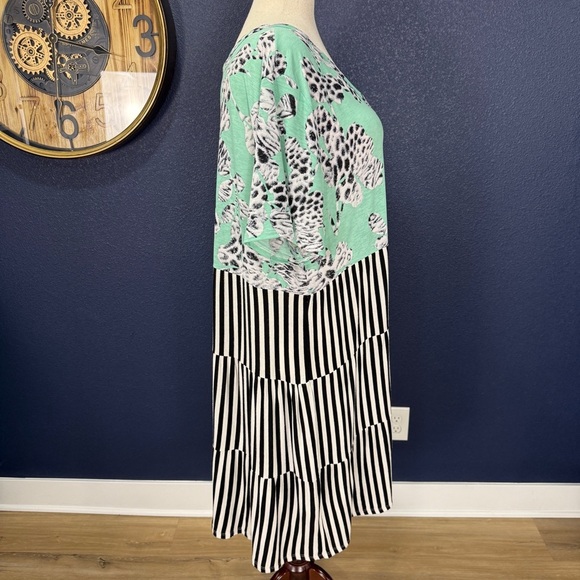 Glitzy Girlz Boutique Mint Print Black & White Striped V-Neck Tiered Dress 4X - Picture 5 of 6